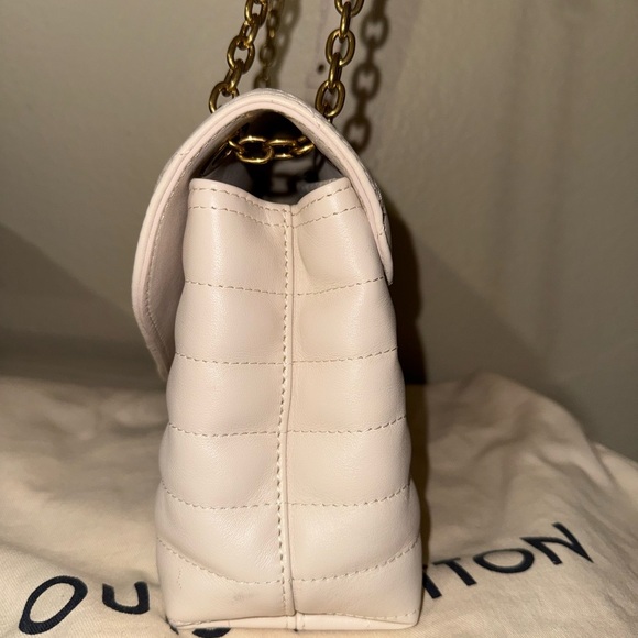 Louis Vuitton New Wave GM Chain Bag in Cream - Picture 11 of 16